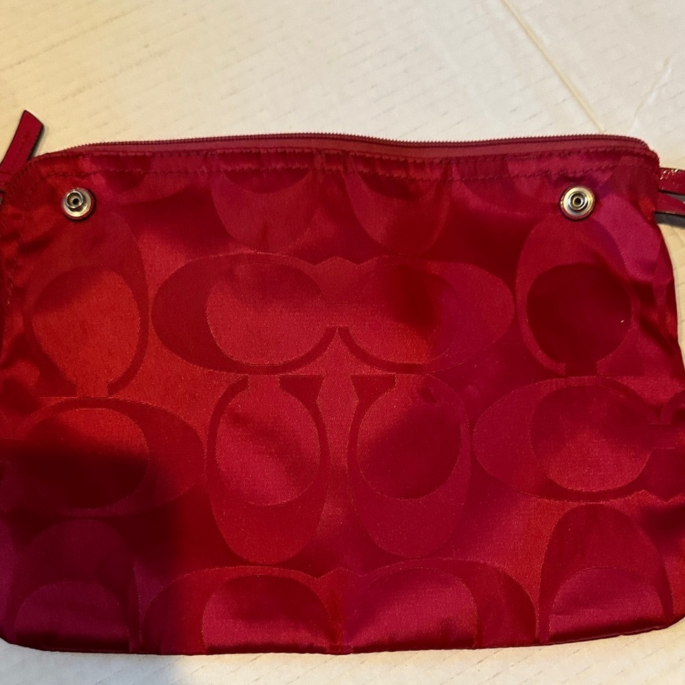 Coach Satin Logo XL Red Packable NY Weekend Tote with Removable Pouch Pre-Owned - Picture 11 of 15